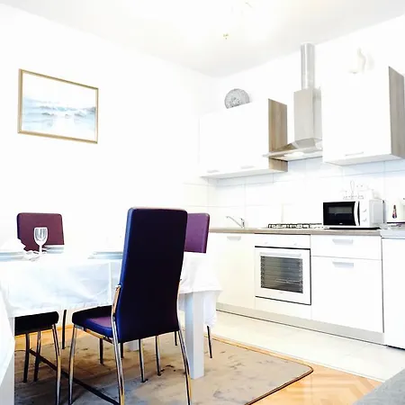 Πανσιόν House Mariposa Τρογκίρ