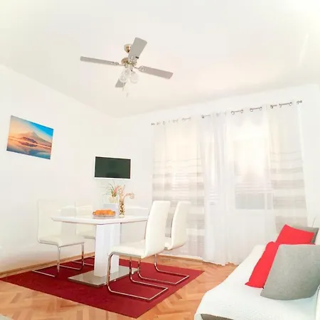 House Mariposa Πανσιόν Τρογκίρ