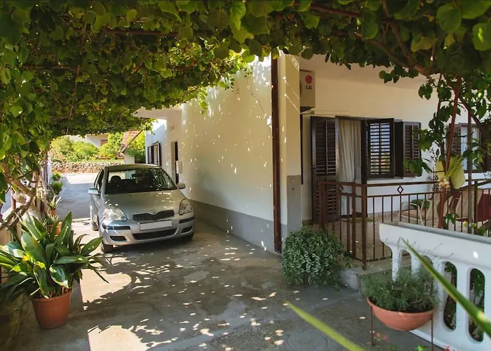House Mariposa Πανσιόν Τρογκίρ