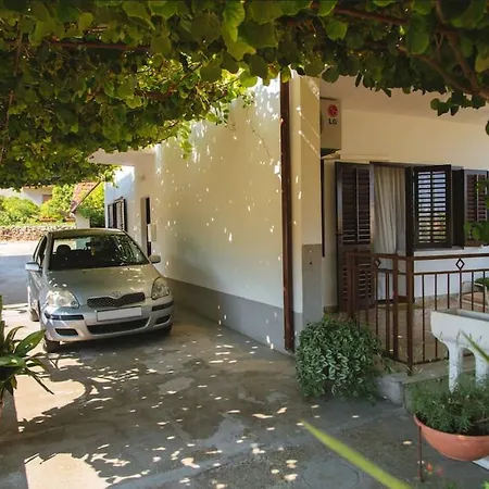 House Mariposa בית הארחה טרוגיר