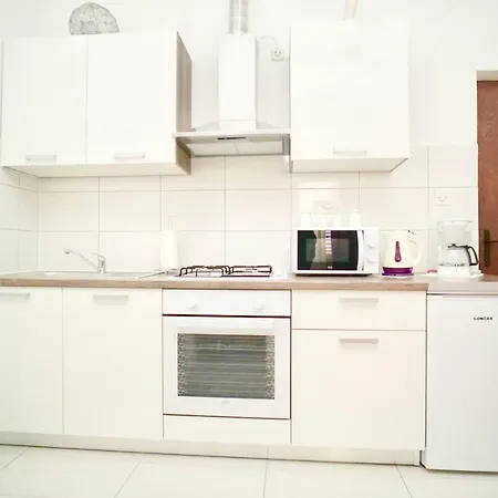 House Mariposa 3*